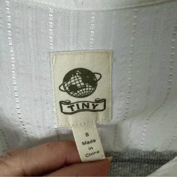 Tiny By Anthropologie Gray and White Long Sleeve Ribbed Button Down Size Small - Picture 5 of 6